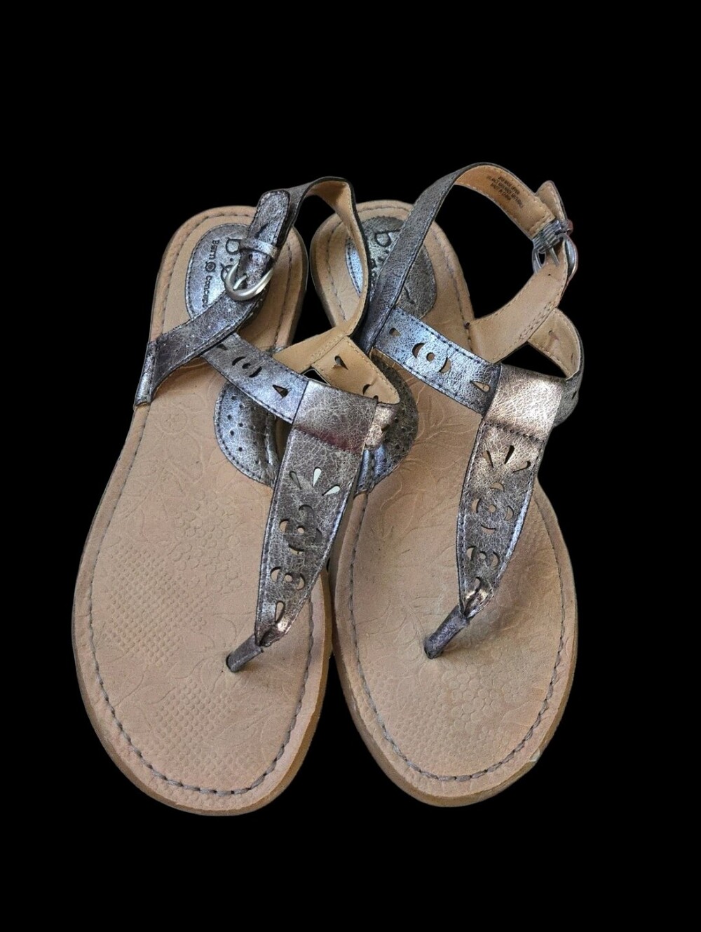 B.O.C Metallic Distressed Silver Thong Sandals for Women. Size 8M.